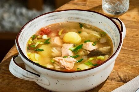 Уха с дымком из лосося, судака и камбалы