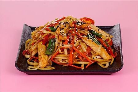 Лапша удон с курицей в фирменном соусе терияки