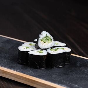 Мини ролл с огурцом 