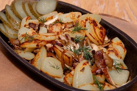 Картофель, жаренный с вешенками