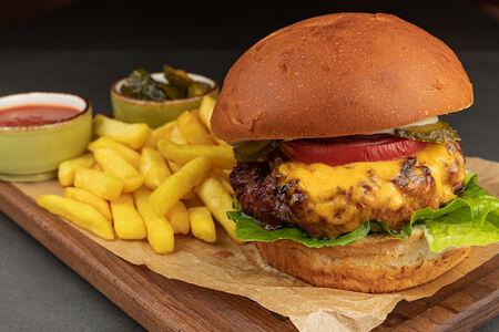 Бургер c сыром чеддер