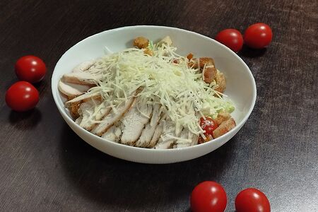 Салат Цезарь с курицей
