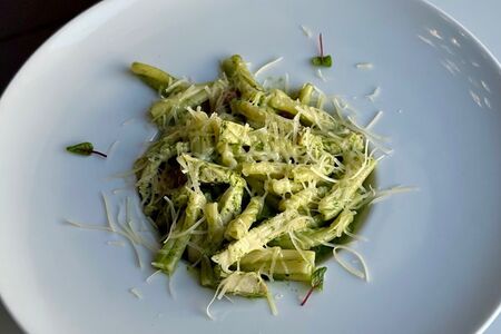 С филе цыпленка в сливочно-шпинатном соусе