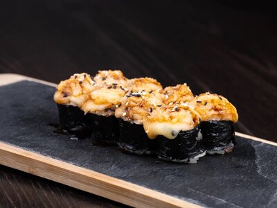 Запечённый ролл с лососем