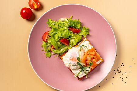 Картофельная вафля с семгой