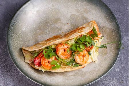 Салат тако с креветками 