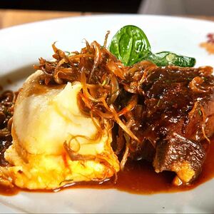 Говяжьи щечки с картофельным пюре