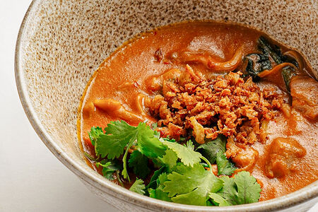 Пананг-карри с цыпленком и лепешкой роти