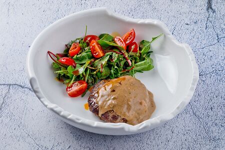 Бифштекс из телятины с перечным соусом  