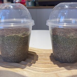 Шоколадный чиа-пудинг с матчей 