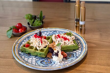 Шпинатные вафли с крабом 