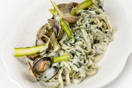 Зелёные тальятелле с вонголе 