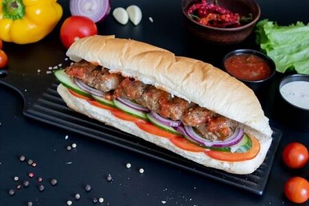 Кебаб из телятины в мини-багете