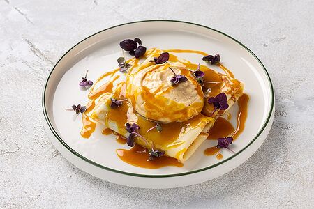 Блинчики с маком, муссом из вареной сгущенки и апельсиновой карамелью