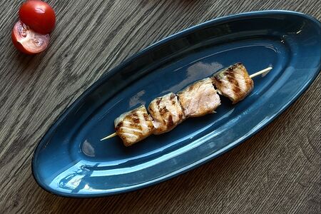 Мини-шашлычок из лосося