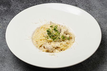Фетучини с курицей и грибами