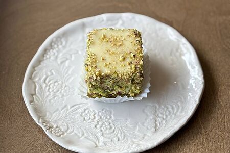 Фисташковая птичка