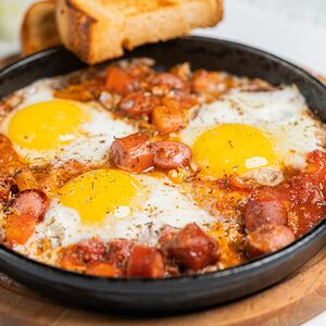 Шакшука с венскими сосисками