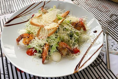 Цезарь с креветками 