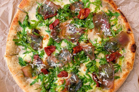 Пицца с хамоном из тунца