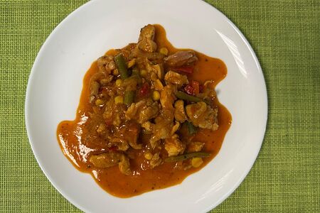 Острое куриное филе, тушенное по-мексикански 