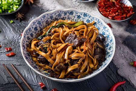 Лапша на воке с говядиной