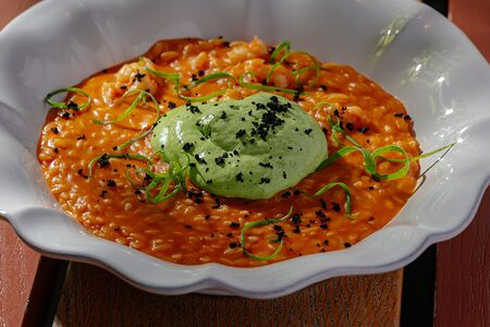 Орзотто с креветками и шпинатом