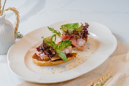 Брускетта с мортаделлой 