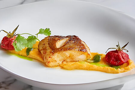 Палтус с вялеными томатами