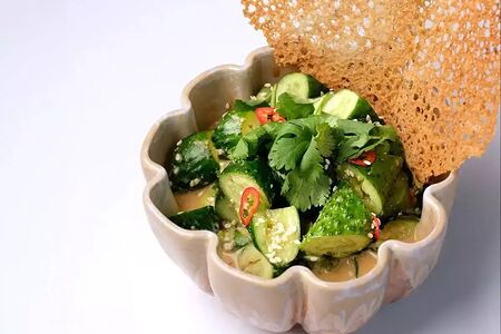 Салат битые огурцы