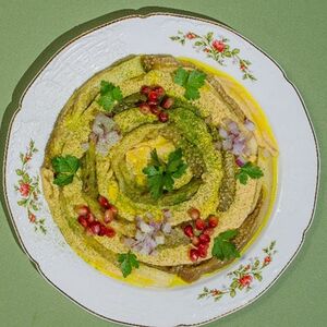 Баклажан из печи с арабским хумусом и шафрановым маслом