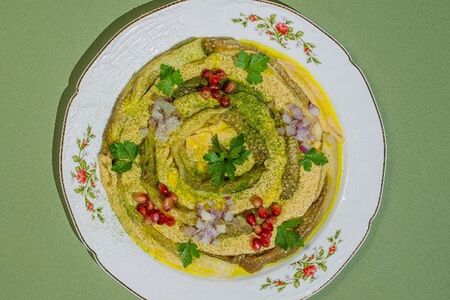 Баклажан из печи с арабским хумусом и шафрановым маслом