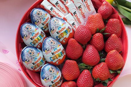 Подарочный набор Клубника и Киндер