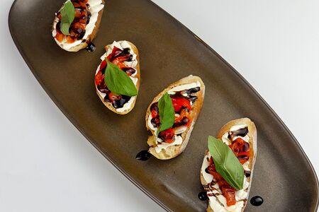 Брускетта с печёным перцем