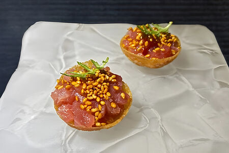 Тартар из тунца с морской спаржей