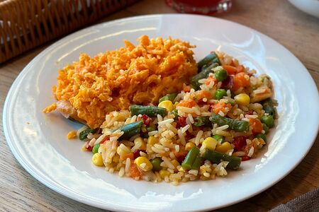 Горбуша под овощами и овощи по-мексикански