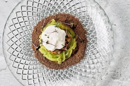 Японский угорь с крошкой бородинского хлеба и муссом пармезан