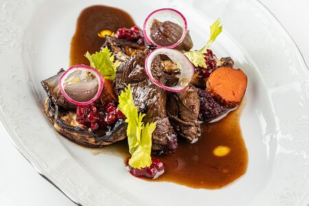 Оленина с брусникой