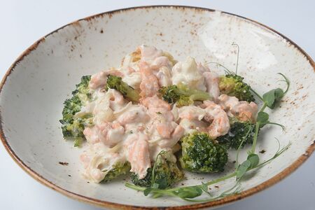 Ломтики семги в сливочном соусе 