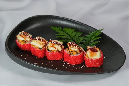 Запеченный ролл с мидиями