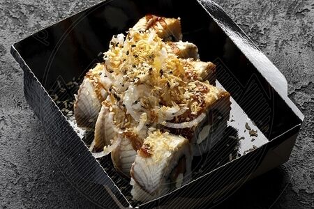 Канада и 60 грамм угря, слабосоленый лосось