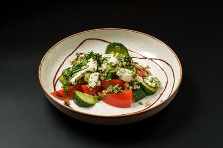 Летний салат с домашним сыром