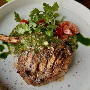 Эскалоп на кости с греческим сыром