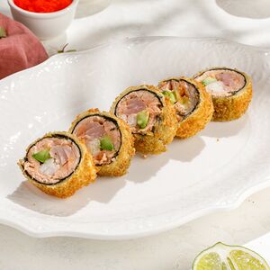 Темпурный ролл с лососем, креветкой и тунцом