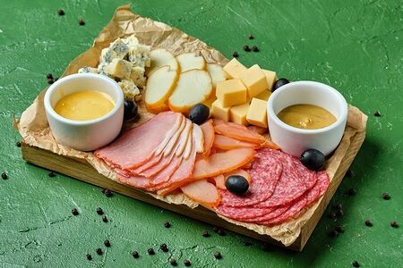 Закуска сырно-мясная