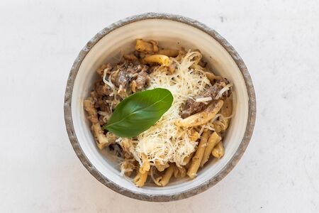 Джемелли с говядиной и грибным соусом 