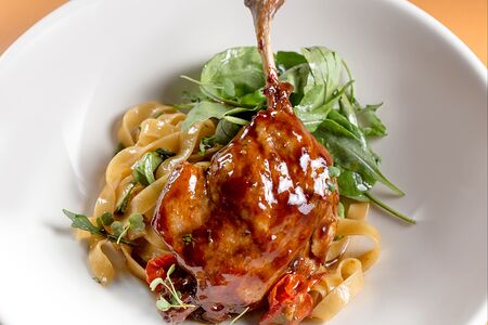 Утиная ножка конфи с фетучине