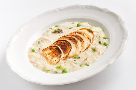 Ризотто со спаржей и сыром скаморца