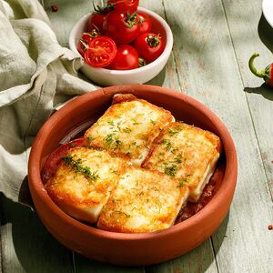 Жареный сыр сулугуни со свежими помидорами