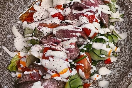 Зеленый салат с ростбифом